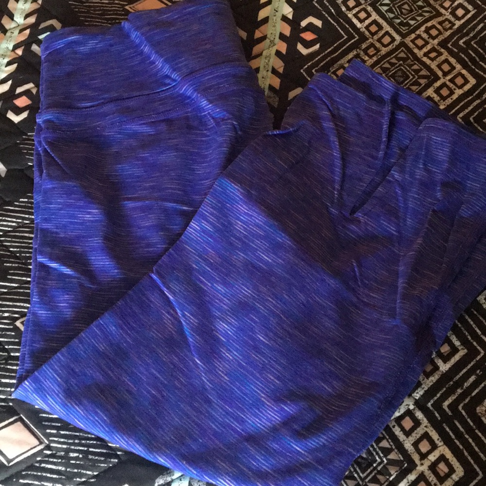 Gently worn Athleta space dyed Capri. Size L